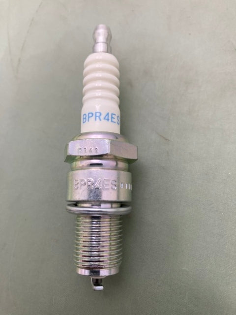 Qty 2 NGK BPR4ES R Spark Plug New Genuine