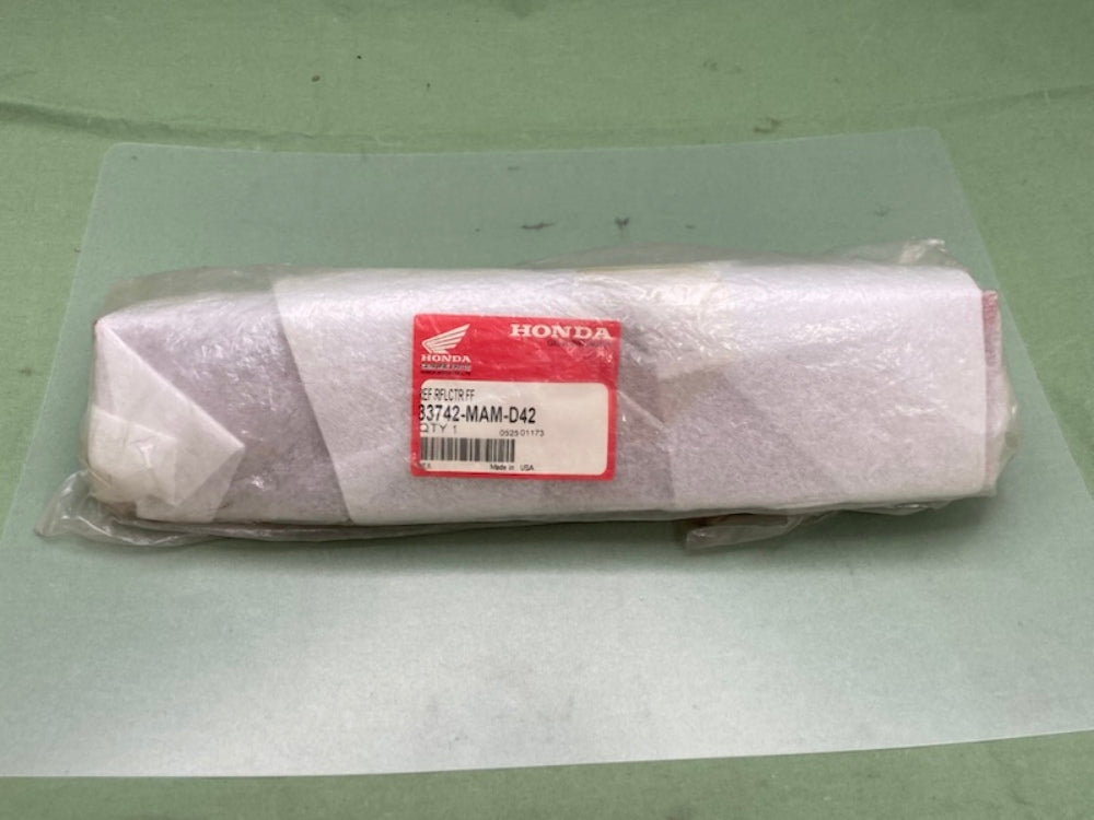 Honda 33742-MAM-D42 LENS RR New Genuine