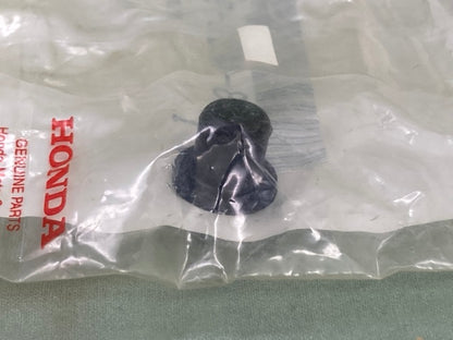 Qty 3 Honda 19113-MB1-870 Rubber New Genuine