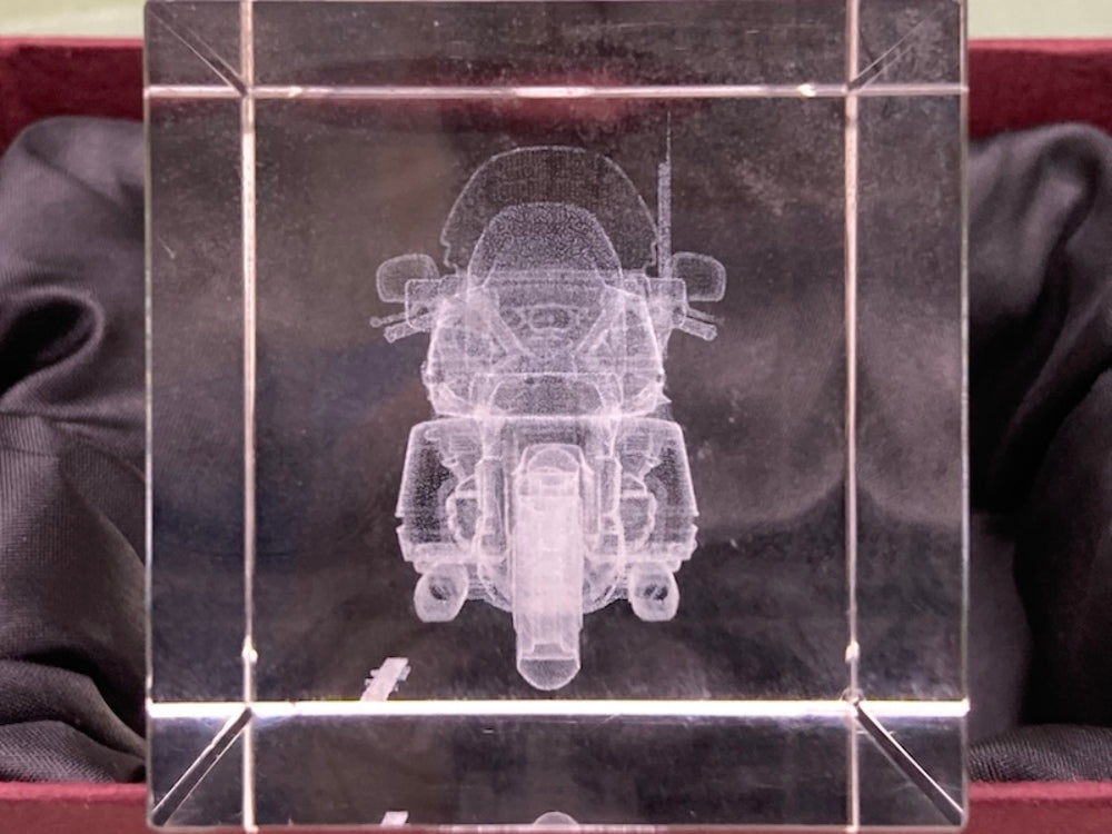 Show Chrome 4-251 GL1800 Laser Etched Crystal New Genuine