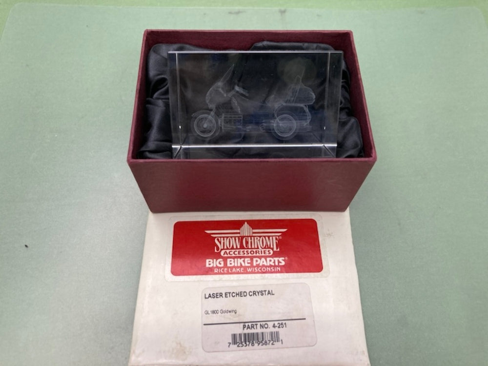 Show Chrome 4-251 GL1800 Laser Etched Crystal New Genuine