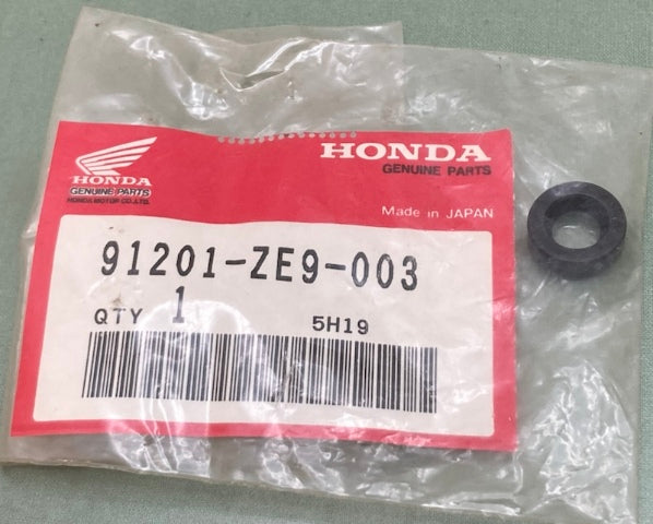 Honda 91201-ZE9-003 Oil Seal New Genuine