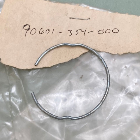 Honda 90601-354-000 Oil Seal Stop Ring New Replaces