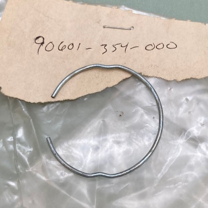 Honda 90601-354-000 Oil Seal Stop Ring New Replaces