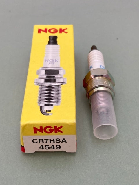 Qty 2 NGK CR7HSA 4549 Spark Plug New Genuine