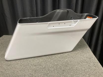 Harley-Davidson 90201060DZS RH Saddlebag Bottom Crushed Ice Pearl New Genuine