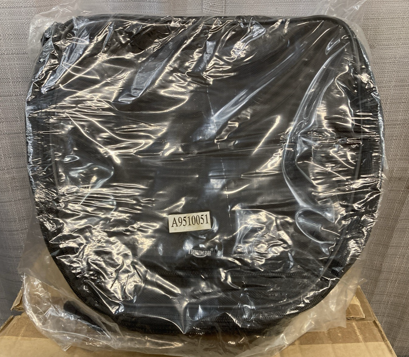 NEW GENUINE TRIUMPH A9518018 Tank Bag Kit, 15LTR