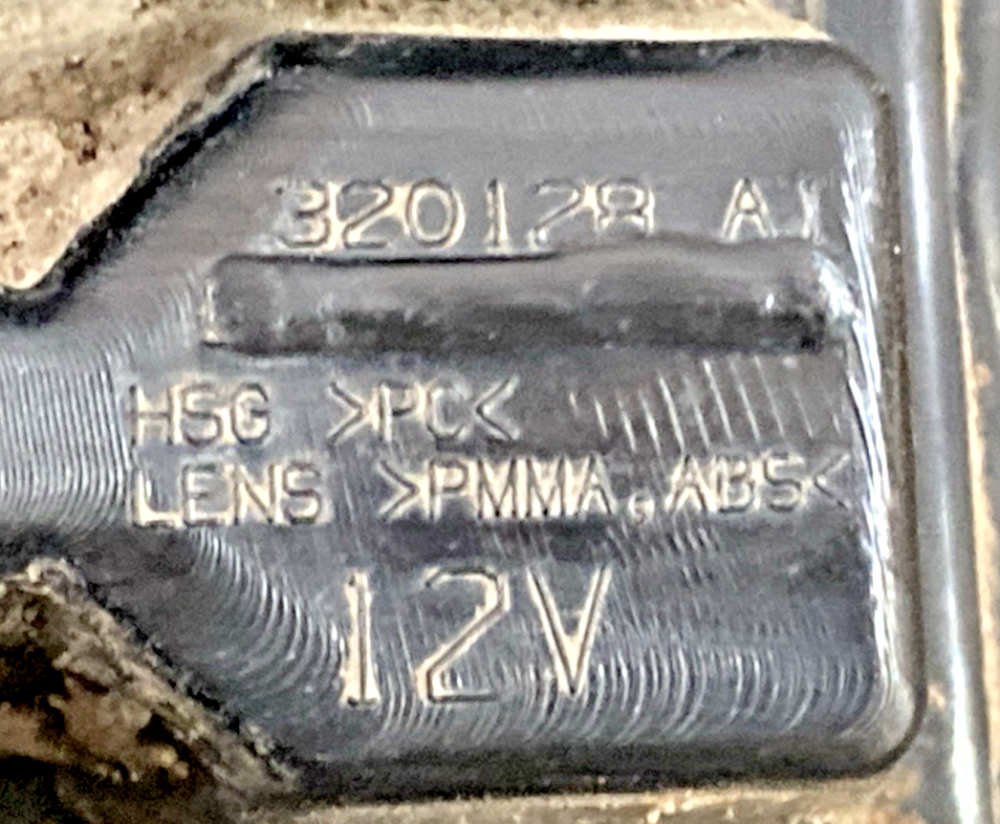 Genuine Decoma 320128 RH Tail Light