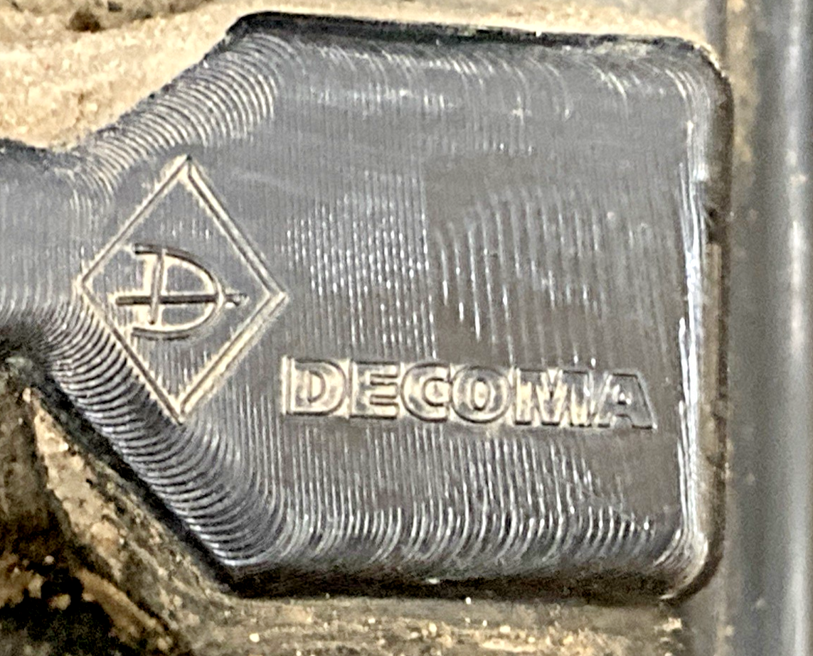 Genuine Decoma 320128 RH Tail Light