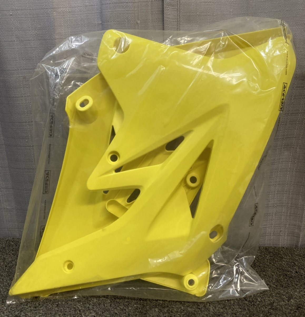 NEW GENUINE ACERBIS 2081900231 RADIATOR SCOOP SET YELLOW FOR SUZUKI RMZ250
