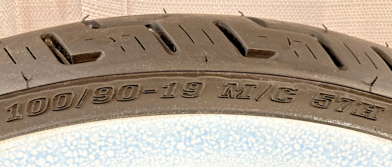 NEW GENUINE DUNLOP D401F 100/90-19 57H TL FRONT MOTORCYCLE TIRE 302425 HD