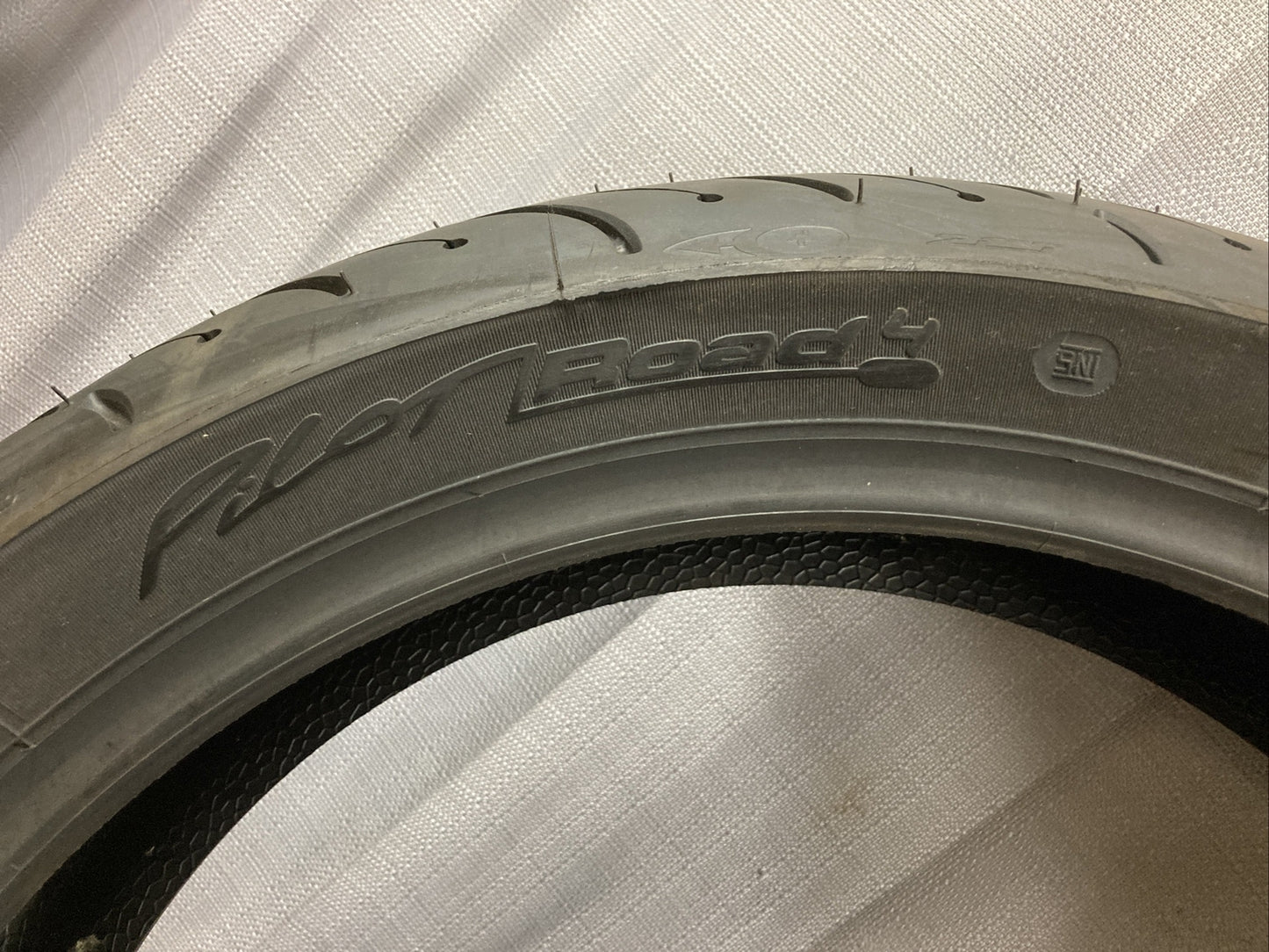 NEW MICHELIN PILOT ROAD 4 160/60 ZR 17 69W REAR MOTORCYCLE TIRE CAI 099715