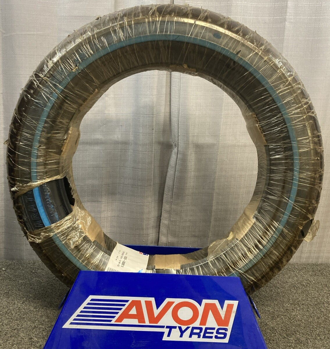 NEW GENUINE METZELER 1040800 130/90-16 M/C 67H ME880 FRONT TIRE