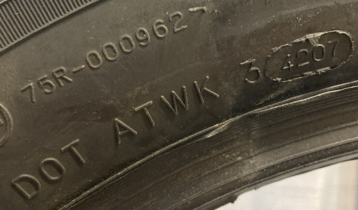 NEW AVON 2805012 VENOM AM41 MT90 B16 74H FRONT TIRE FITS HARLEY DAVIDSON