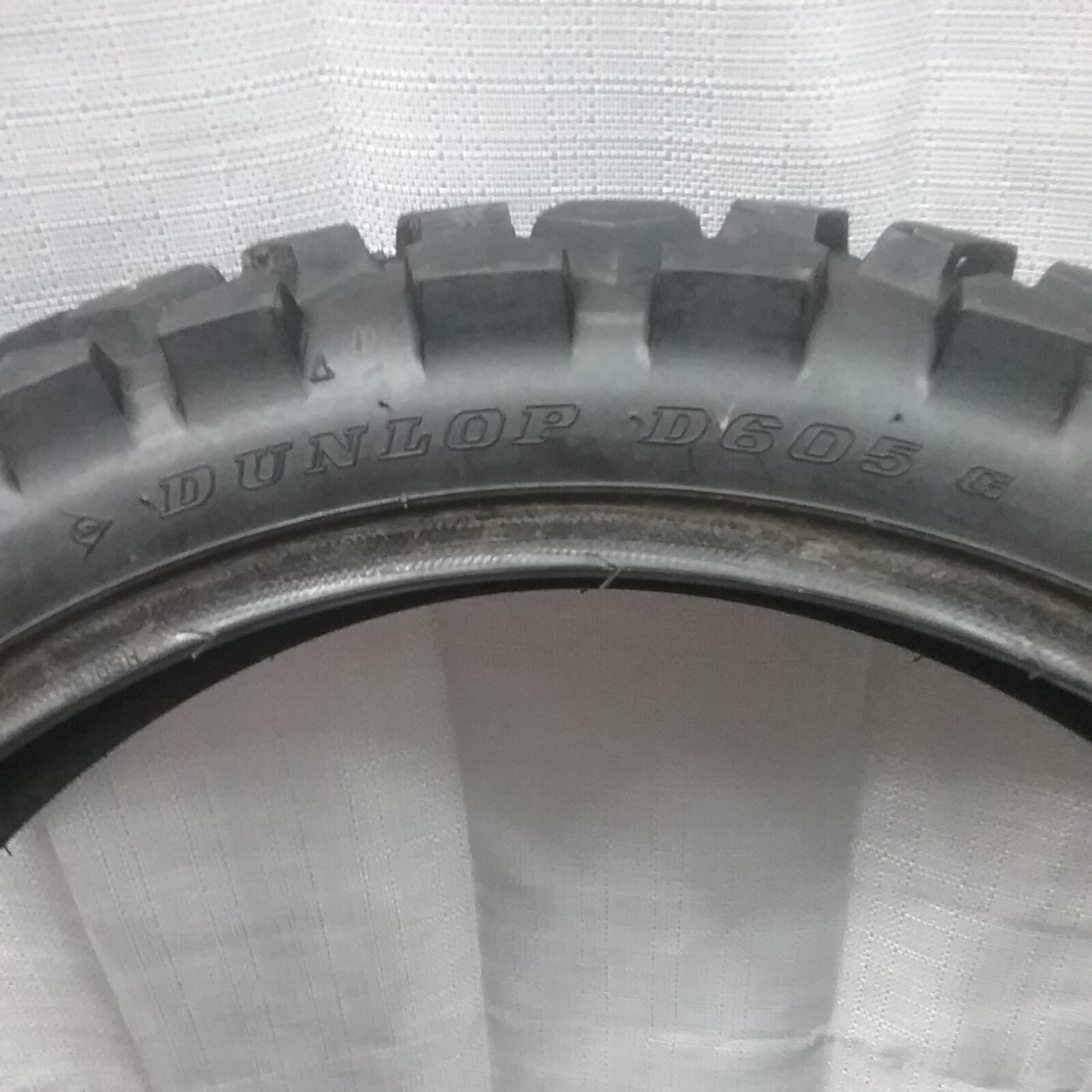DUNLOP D605 45154646 4.60-18 Rear Tubeless Motorcycle Tire