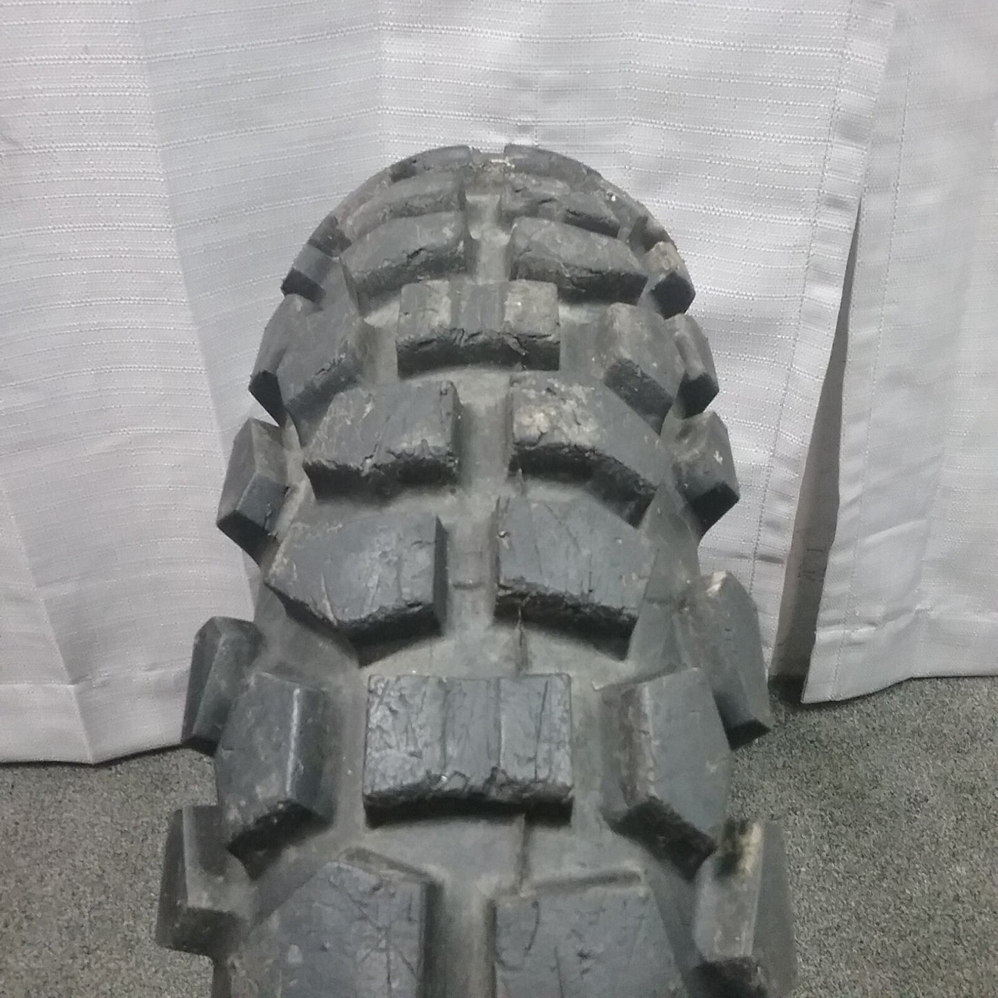 DUNLOP D605 45154646 4.60-18 Rear Tubeless Motorcycle Tire