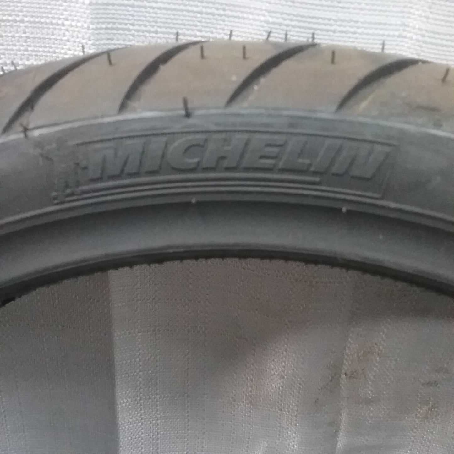 NEW MICHELIN 18-9576 PILOT ROAD 110/70ZR17 FRONT MOTORCYCLE TIRE