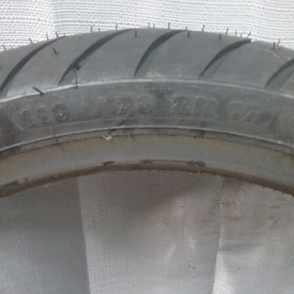 NEW MICHELIN 18-9576 PILOT ROAD 110/70ZR17 FRONT MOTORCYCLE TIRE