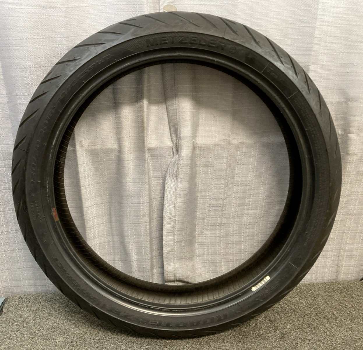 NEW GENUINE METZELER ROADTEC Z8 INTERACT 120/70 ZR 18 M/C 59W FRONT M/C TIRE