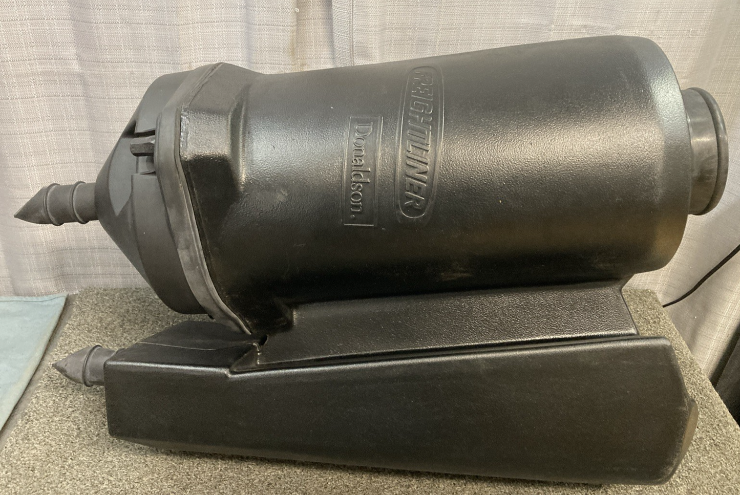 NEW GENUINE FREIGHTLINER DN-EPG11-0314 AIR CLEANER ASSEMBLY