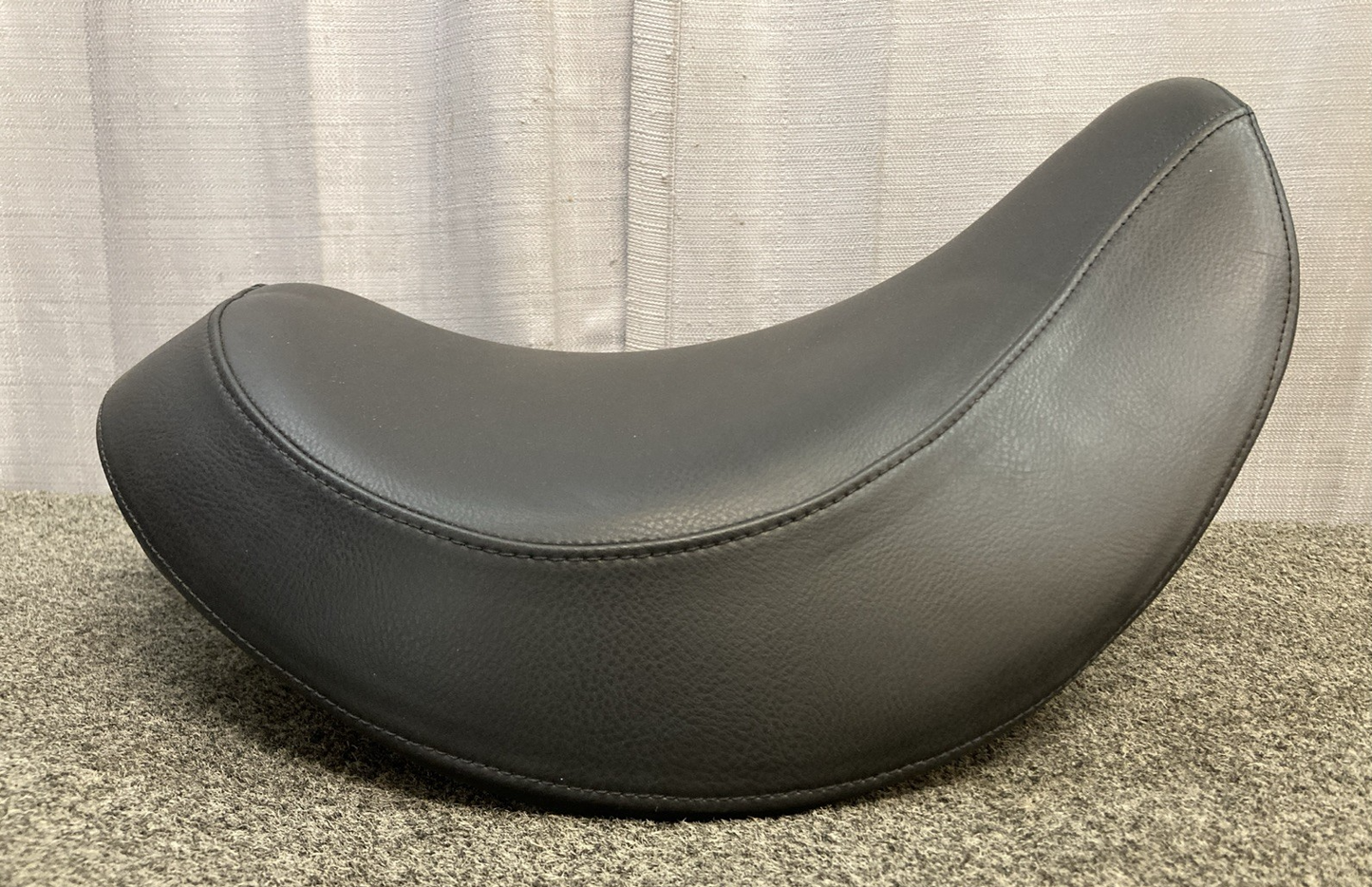 NEW GENUINE TRIUMPH T2305689 Seat, Front