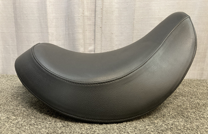 NEW GENUINE TRIUMPH T2305689 Seat, Front