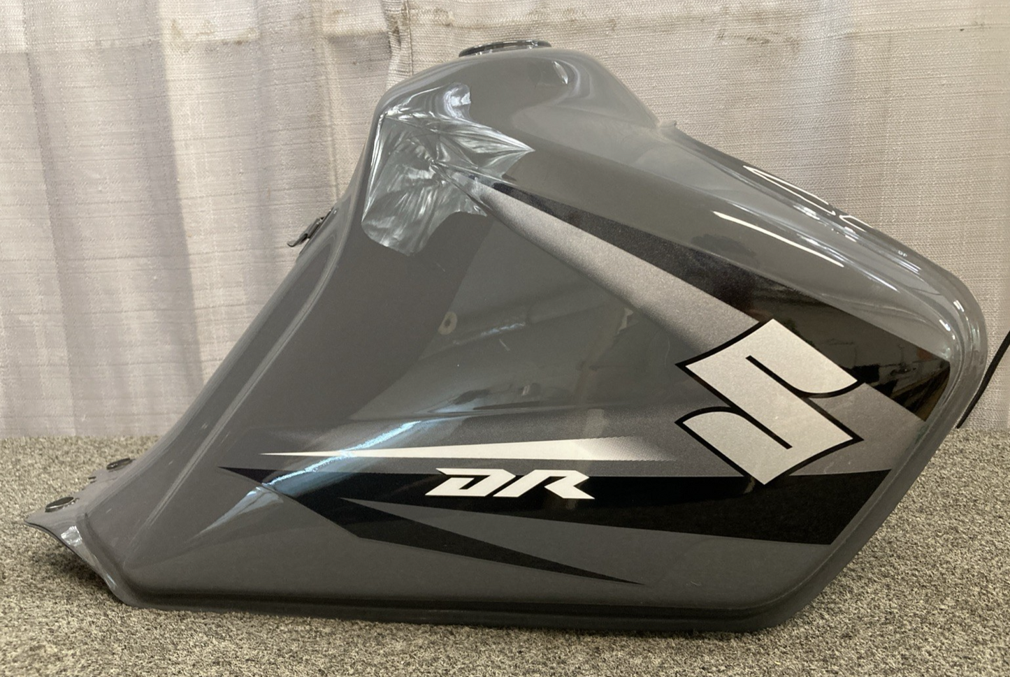 NEW GENUINE SUZUKI 44100-32ER0-YUD TANK ASSY, FUEL GRAY