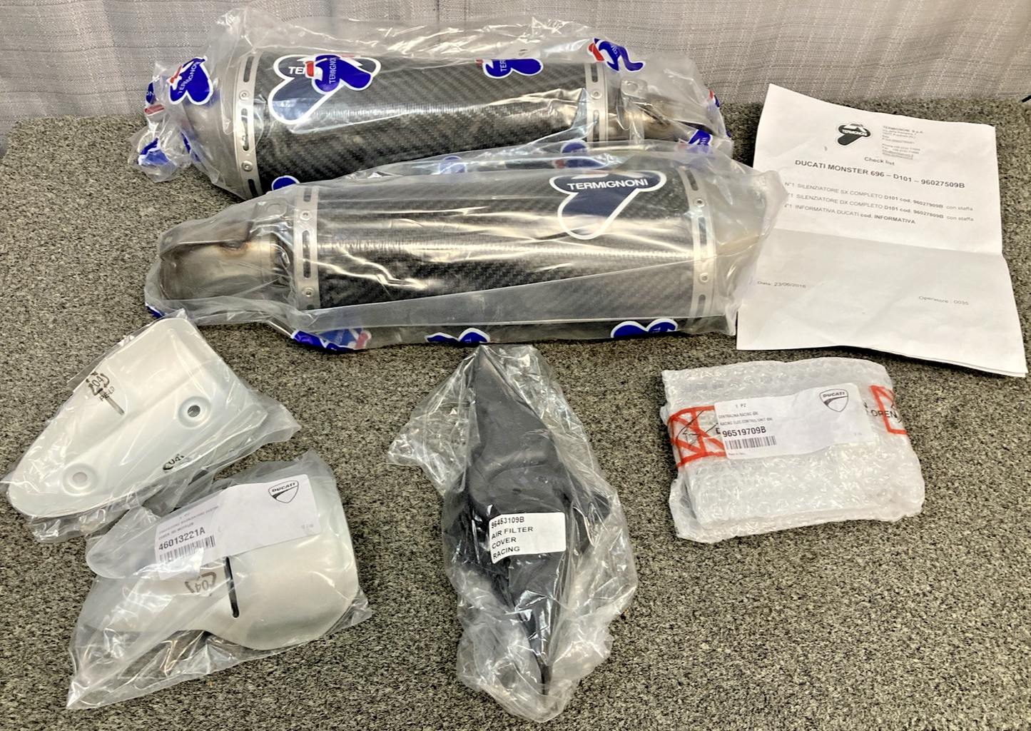 NEW GENUINE DUCATI TERMIGNONI 96457710B MONSTER 696 CARBON SLIP-ON EXHAUST