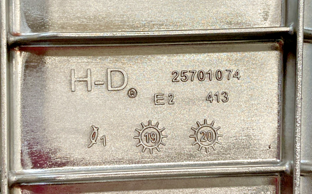 NEW GENUINE HARLEY DAVIDSON 25701074 OUTER PRIMARY COVER CHROME