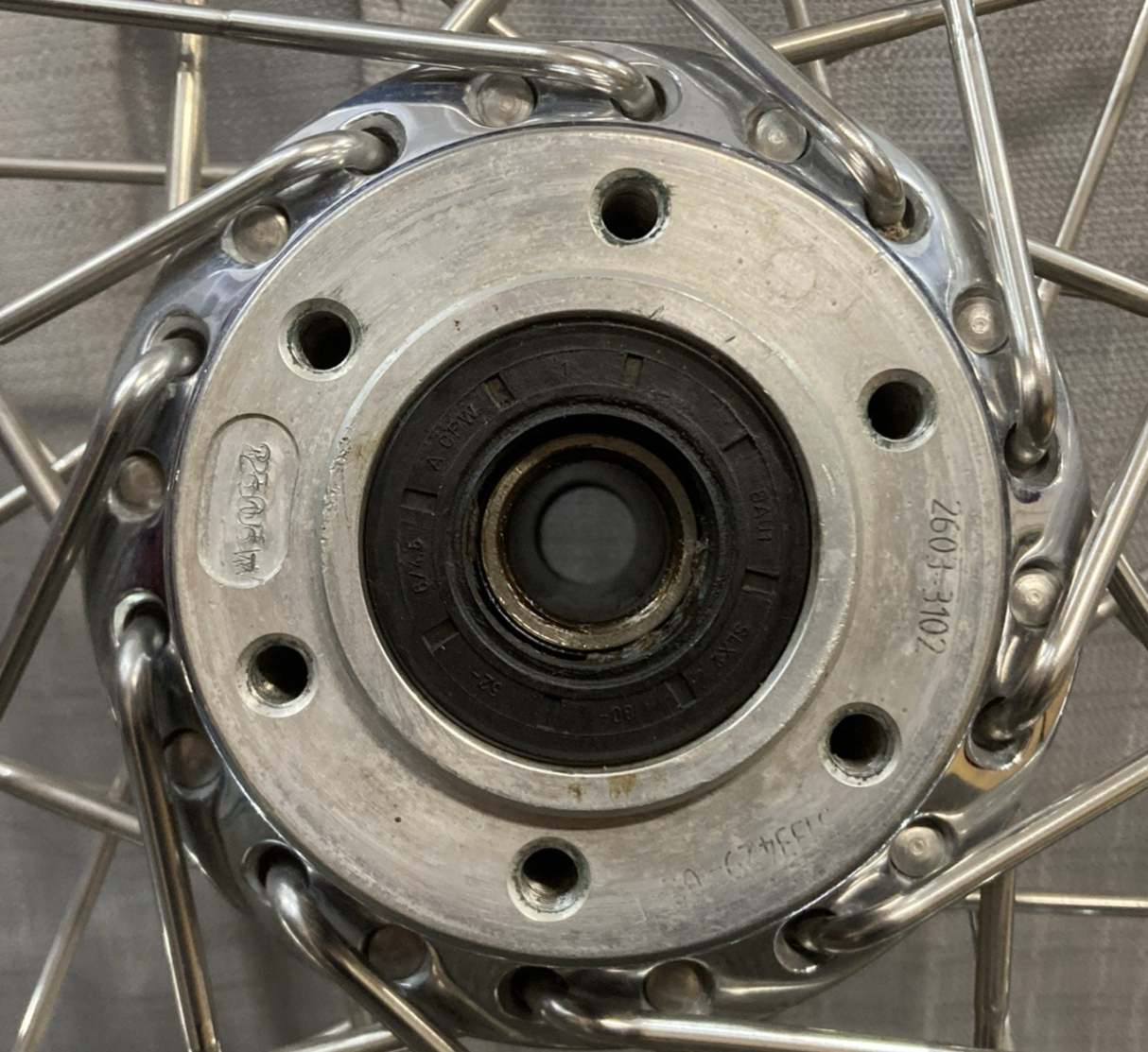 GENUINE VICTORY BEHR 5133678 21X2.15 40 SPOKE FRONT WHEEL ASSEMBLY CHROME