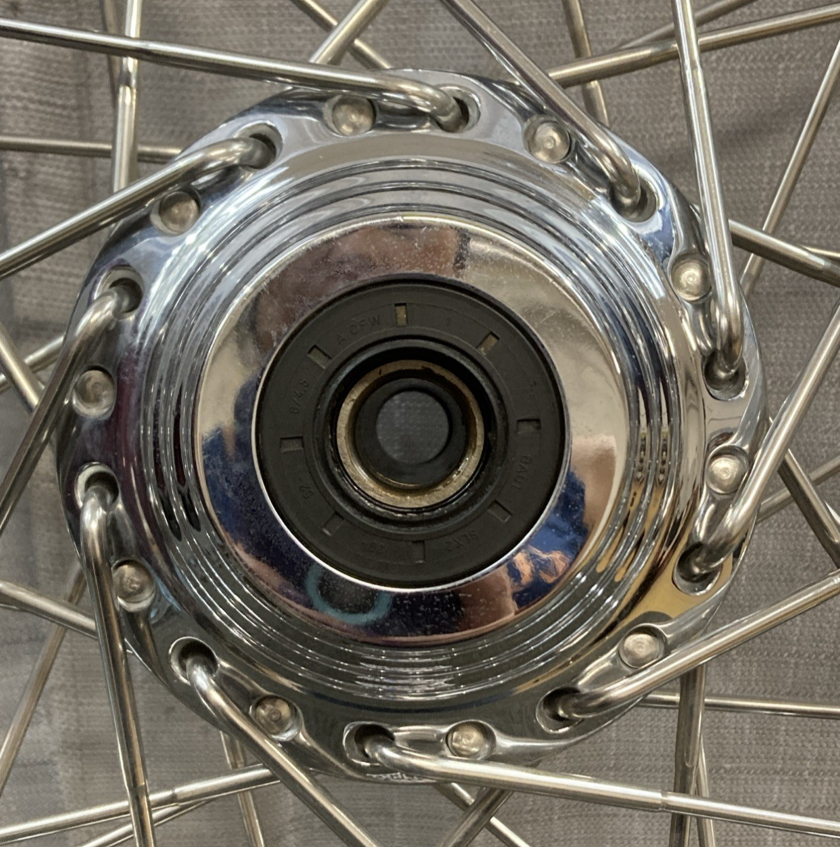 GENUINE VICTORY BEHR 5133678 21X2.15 40 SPOKE FRONT WHEEL ASSEMBLY CHROME