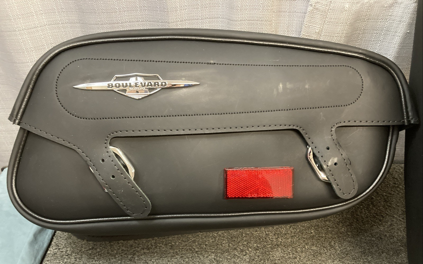 NEW GENUINE SUZUKI 990A0-77032 M109R SOFT LEATHER SADDLEBAGS BOULEVARD