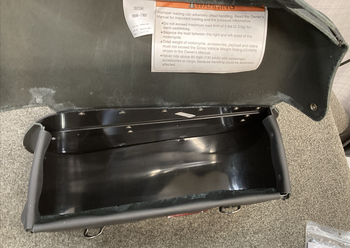 NEW GENUINE SUZUKI 990A0-77032 M109R SOFT LEATHER SADDLEBAGS BOULEVARD