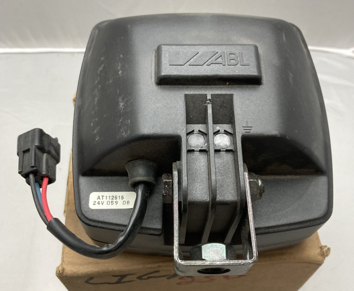 NEW GENUINE JOHN DEERE AT112515 LAMP