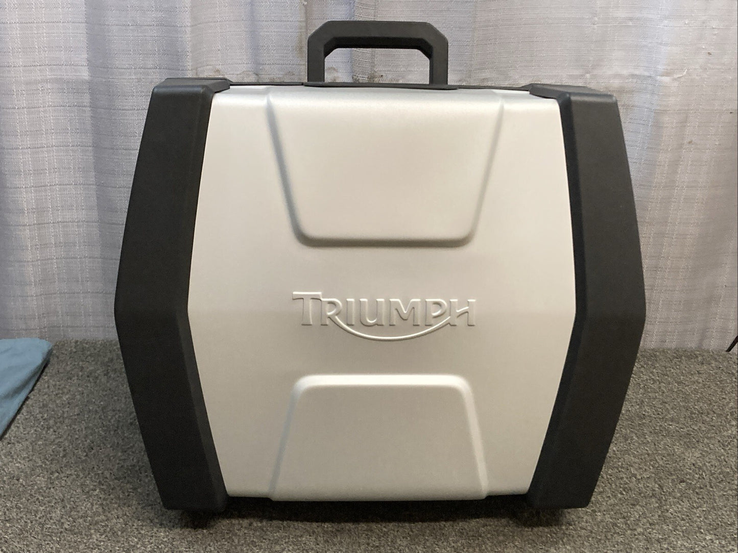 NEW GENUINE TRIUMPH T2351090 Top, Box, Assembly, Unpowered