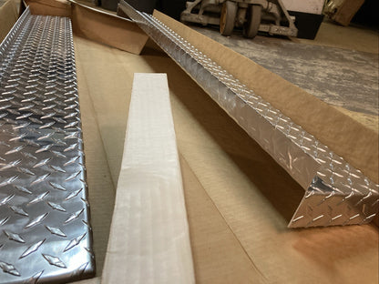 New Genuine PUTCO 19-1594-1 THREAD-BRITE RUNNING BOARDS