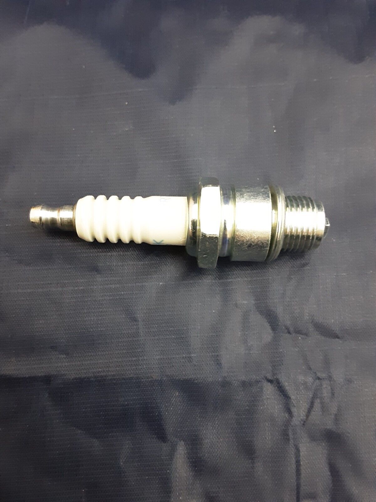 NEW GENUINE NGK BR7HS Spark Plug