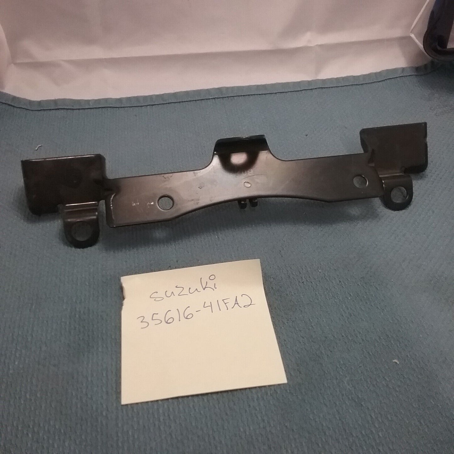 NEW SUZUKI 35616-41FA2 BRACKET 2004-2020 BOULEVARD C50T