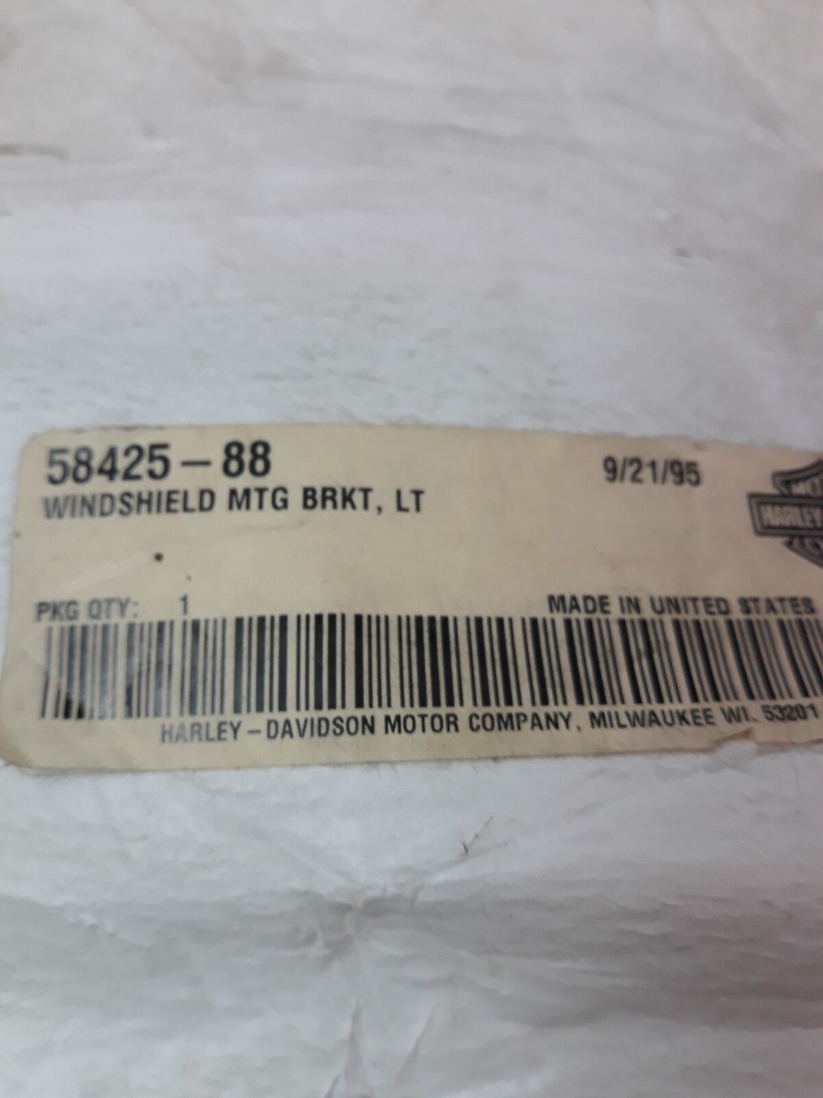 NEW HARLEY DAVIDSON Left Side Windshield Mounting Bracket Black Part# 58425-88