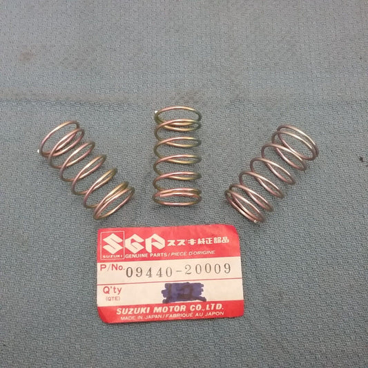 QTY 3 NEW GENIUNE SUZUKI 09440-20009 SPRING GS250T