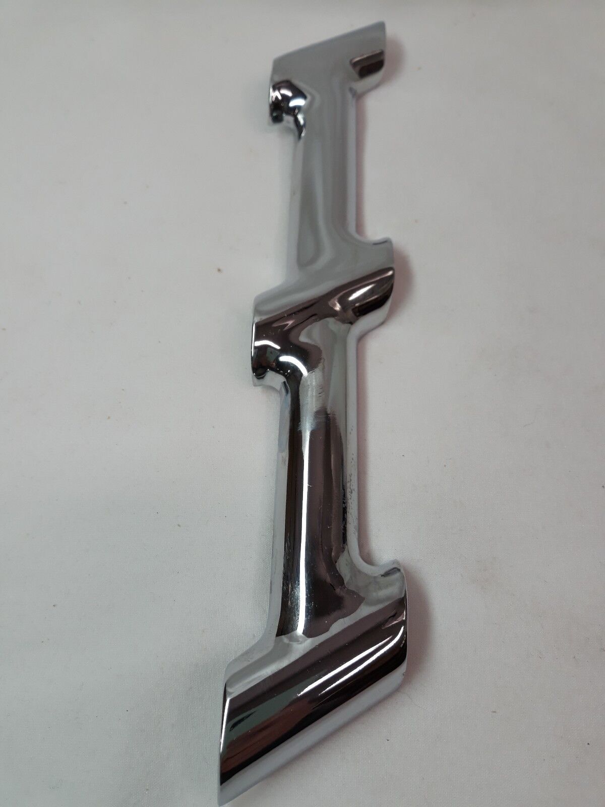 NEW HARLEY DAVIDSON Right Side Outer Clamp Part# 90917-93