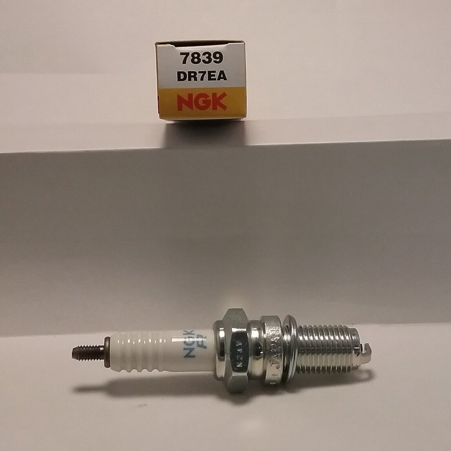 QTY 2, NEW NGK DR7EA Nickel Spark Plug 7829 KAWASAKI 92070-1165 92-06