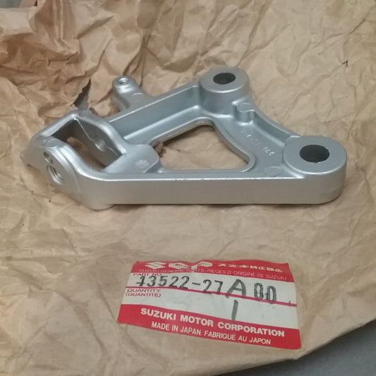 NEW GENUINE SUZUKI 43522-27A00 LEFT FOOT REST BRACKET 1986-1988