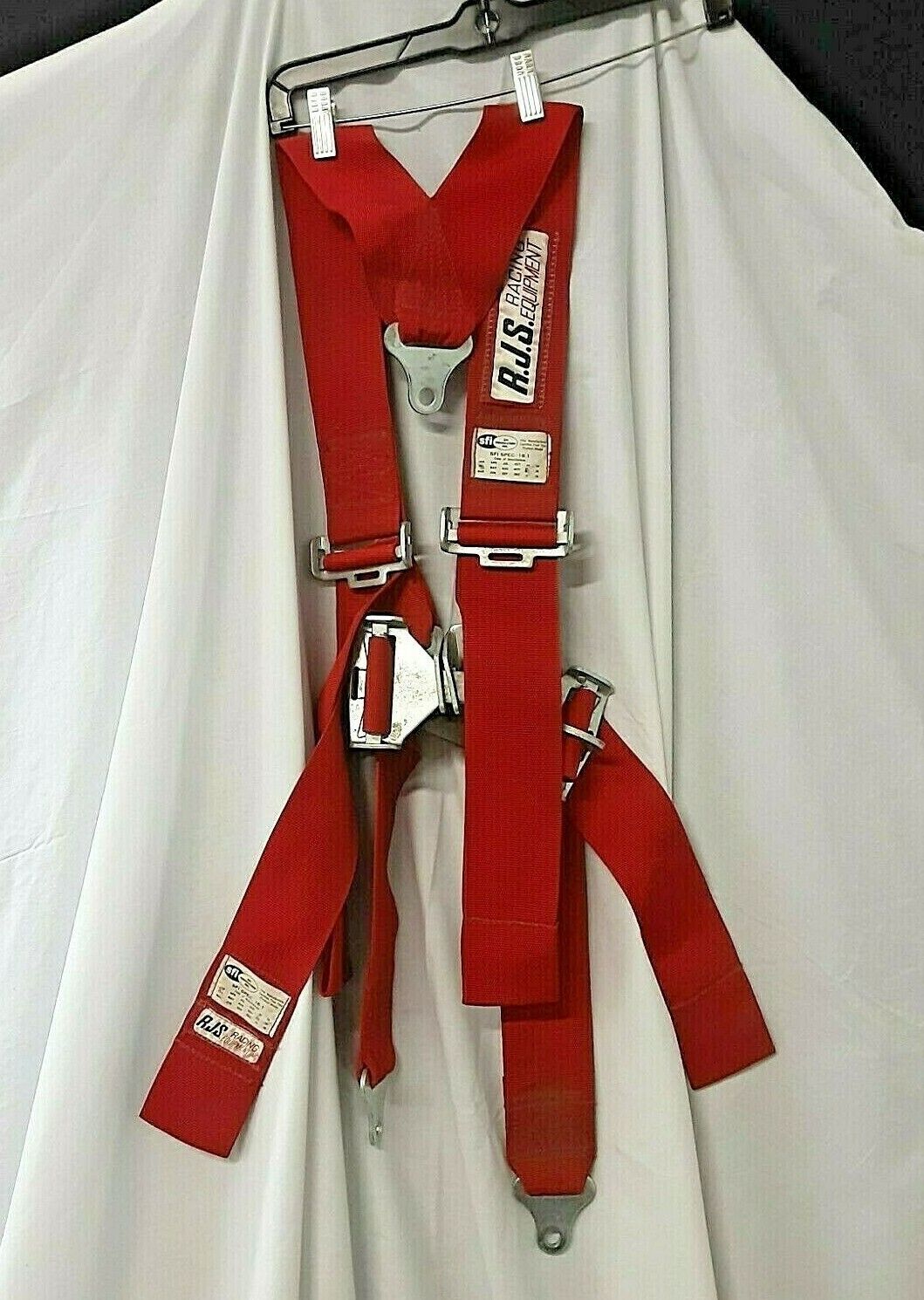 RJS RACING SFI 16.1 LATCH & LINK SNAP 5 POINT SEAT BELT V HARNESS RED