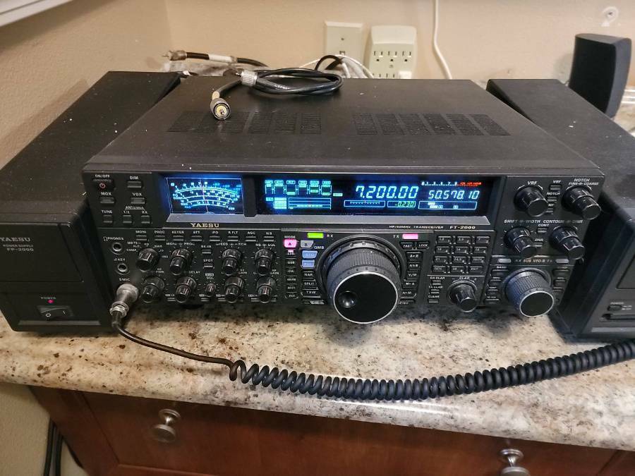 YAESU HF Transceiver FT-2000D FP-2000 Power Supply DMU-2000 MD-200 Mic, Monitor