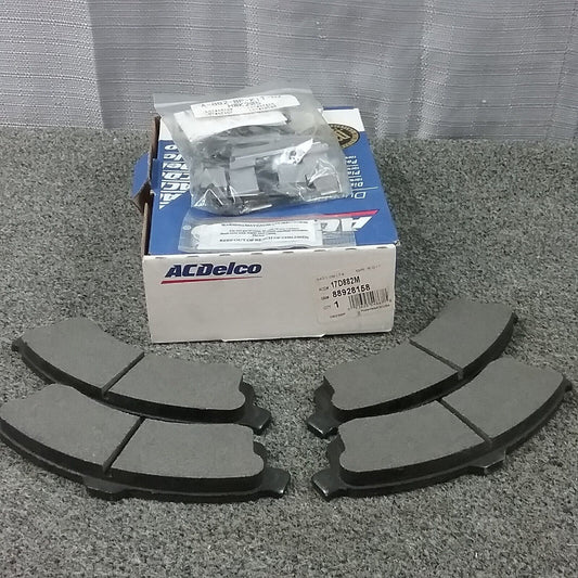 NEW ACDELCO 17D882M Pad Kit, Front Disc Brake GM 88928158