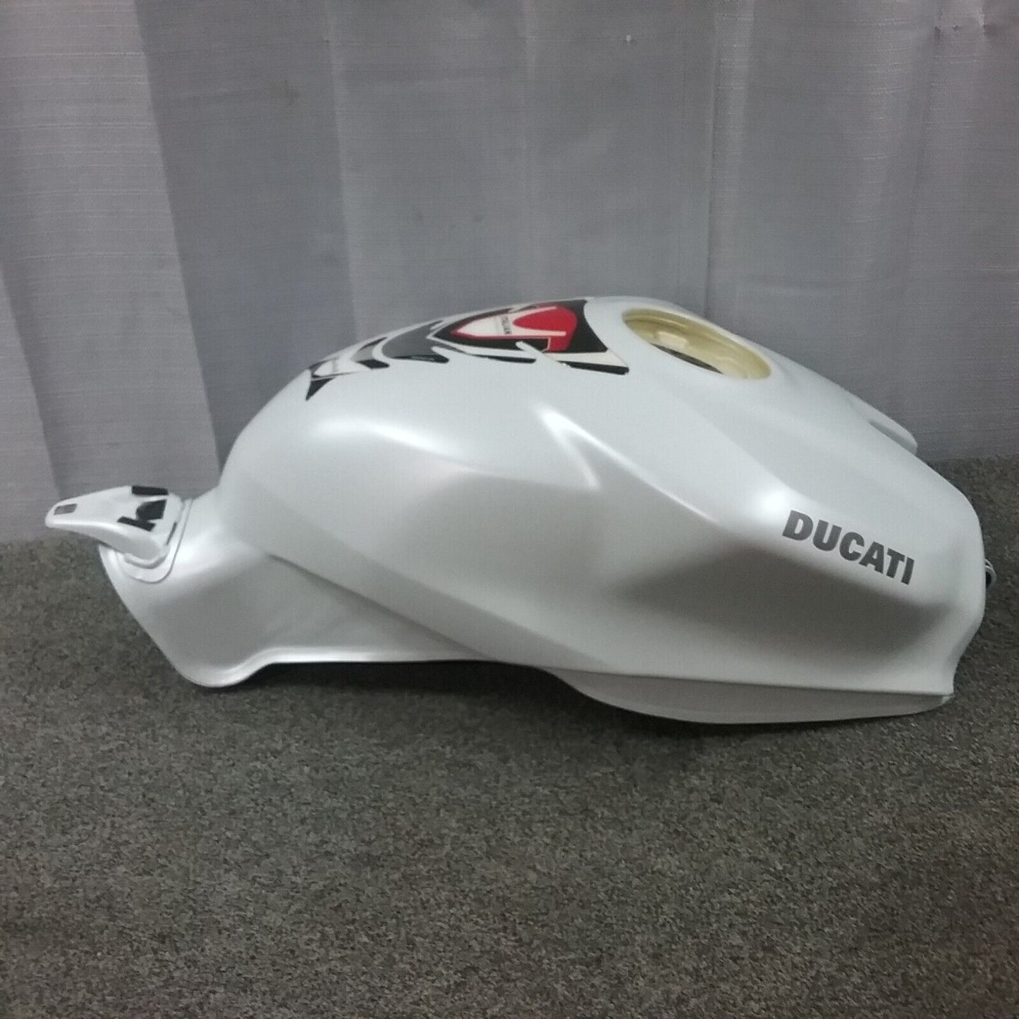 GENUINE DUCATI 58612061AW TANK WHITE PANTIGALE 959 16-19 899 14-15