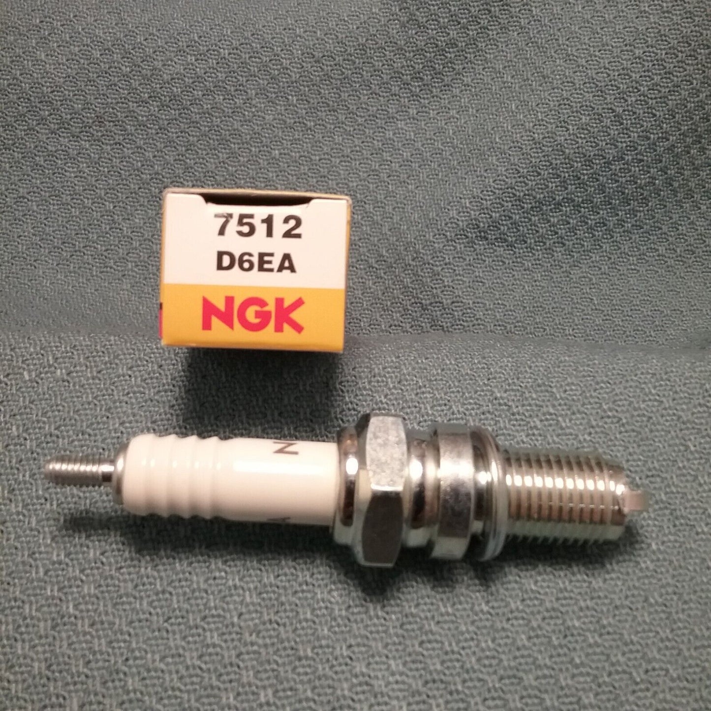 QTY 2, NEW NGK D6EA Nickel Spark Plug 7512 KAWASAKI 92070-1146 KAF450 94-97