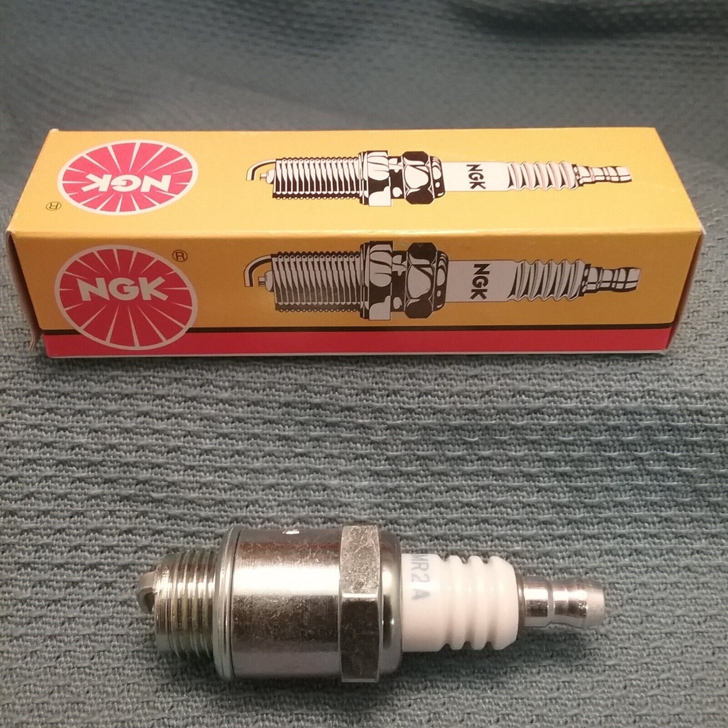 QTY: 1 NEW NGK BMR2A SPARK PLUG REPLACES KAWASAKI 92070-2100, #7677, 1991-2000