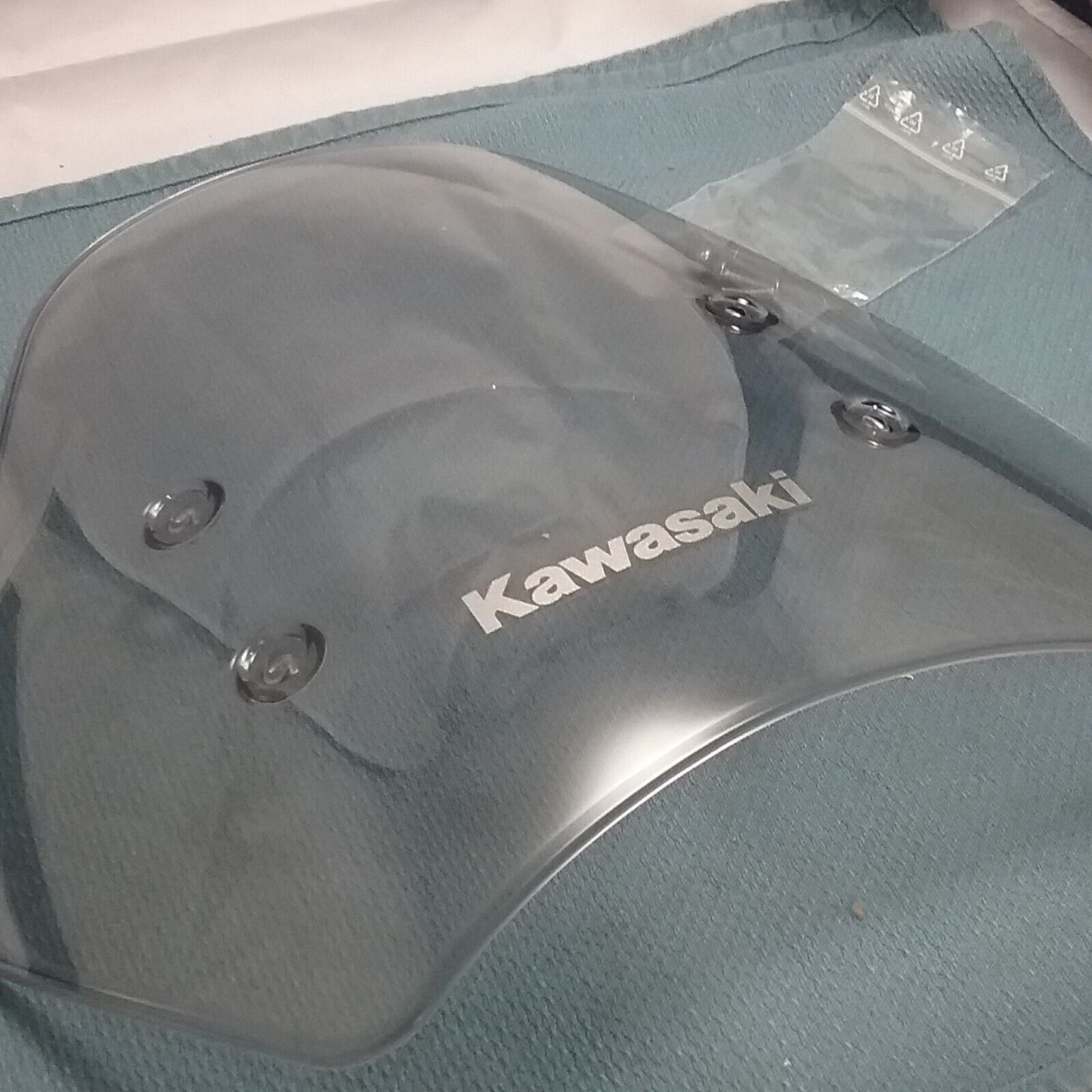 NEW GENIUNE KAWASAKI VERSYS WINDSHIELD 39154-0022 COWLING 2007-2009